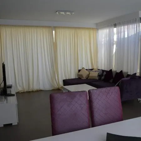 Residencial Habitats Del Duque Apartment
